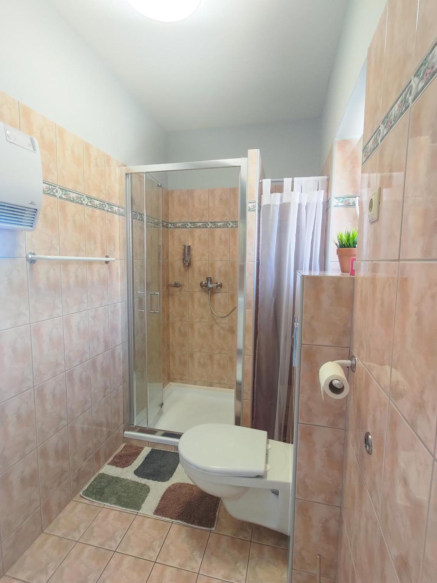 Balatonalmádi Fuegefa Apartman מראה חיצוני תמונה