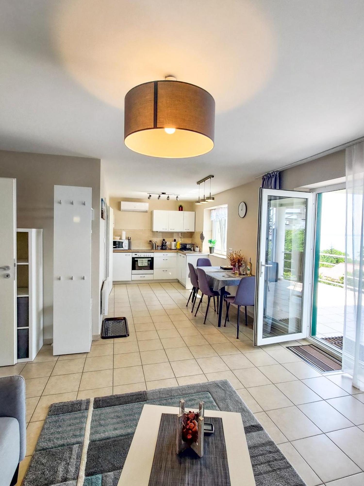 Balatonalmádi Fuegefa Apartman מראה חיצוני תמונה